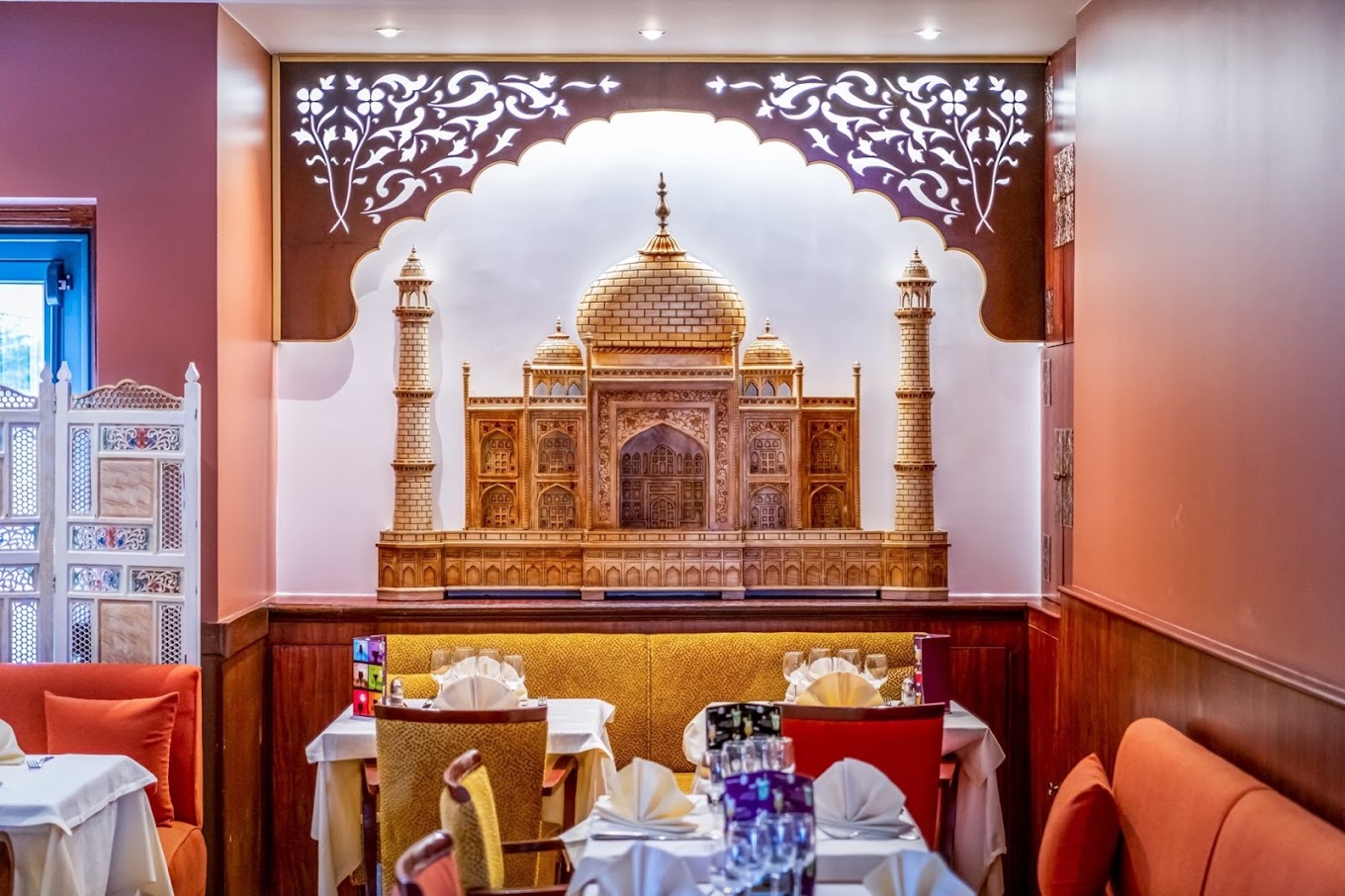 Ambiance chaleureuse du restaurant Kayani